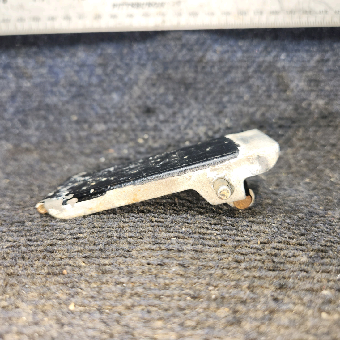 Used aircraft parts for sale, 0413389-1 cessna 150G Cabin Door Handle – LH or RH