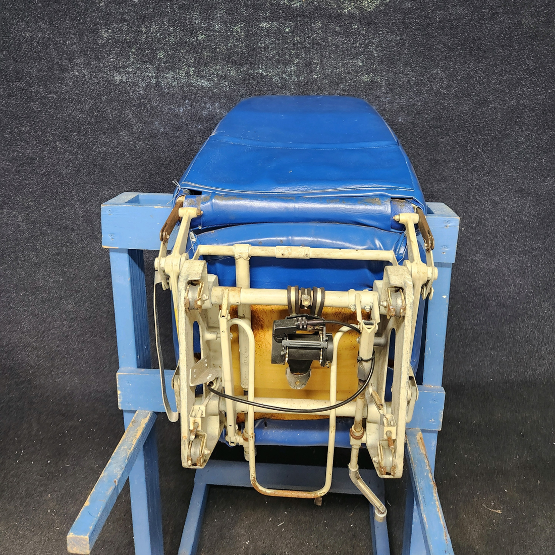 Used aircraft parts for sale, 0514142-1 cessna 172N Infinite Adjust Pilot Front Seat Assembly