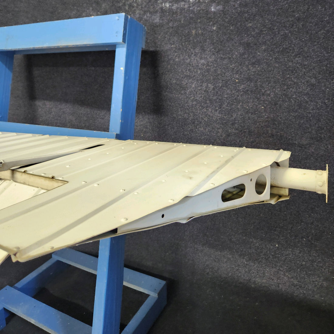 Used aircraft parts for sale, 2432000-200 CESSNA C172RG ELEVATOR ASSEMBLY RH W/ TRIM TAB