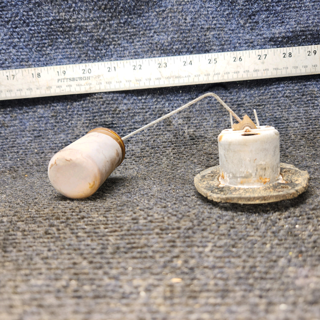 Used aircraft parts for sale, 0426517-1 cessna 150G Fuel Gauge Transmitter