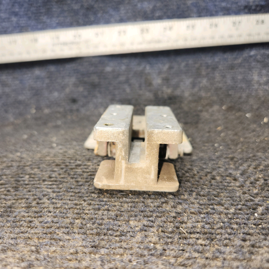 Used aircraft parts for sale, 0511258-2 cessna 150G Cabin Door Latch Housing Assy – LH or RH (Minus Bolt)