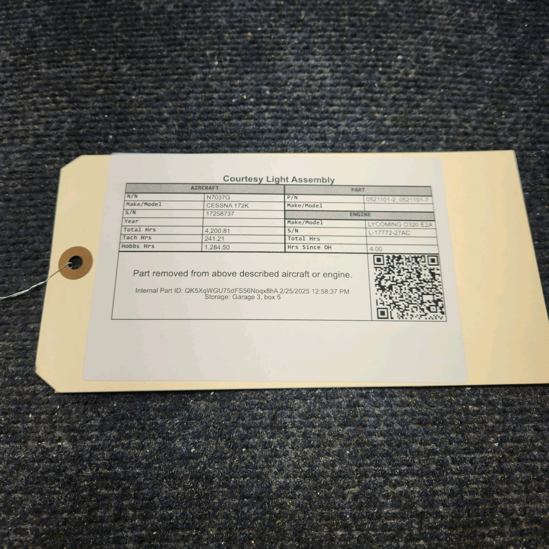 Used aircraft parts for sale, 0521101-2 CESSNA 172K COURTESY LIGHT ASSEMBLY