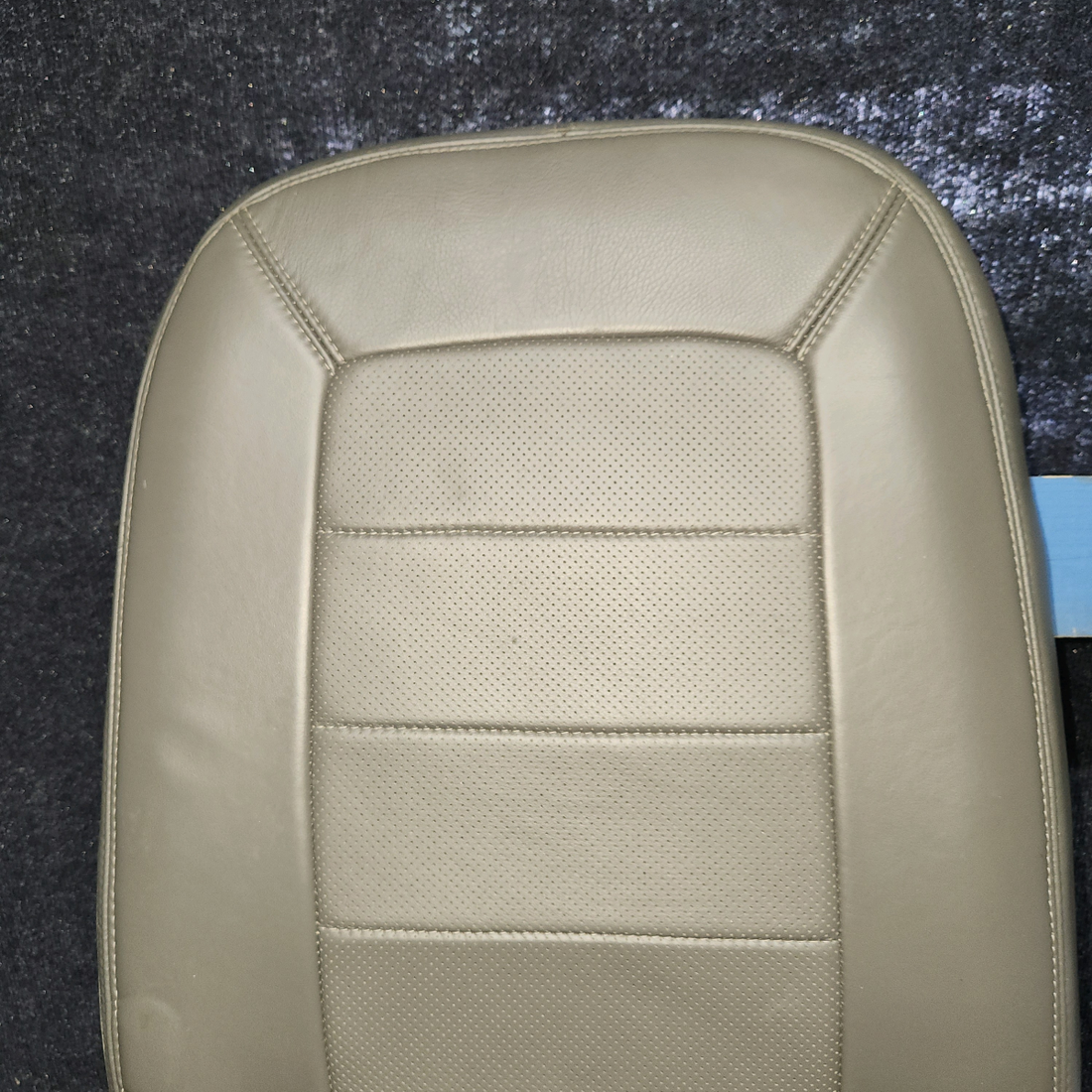 Used aircraft parts for sale, 68061-002, 63443-000, 68067-000 Piper PA-28-140 Front Seat Assembly