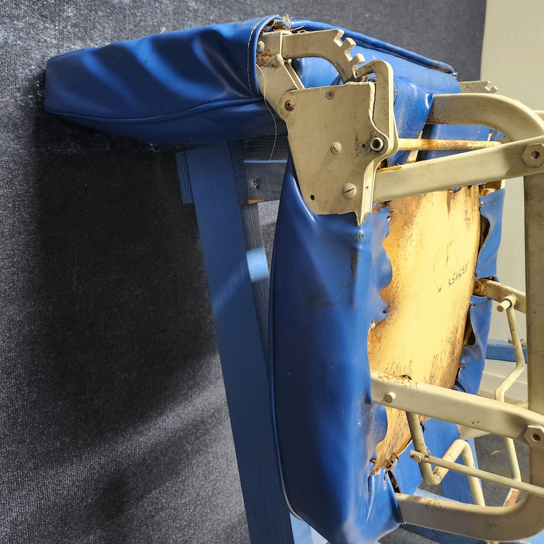 Used aircraft parts for sale, 0514122-10 cessna 172N Pilot & Co-Pilot Seat Assembly