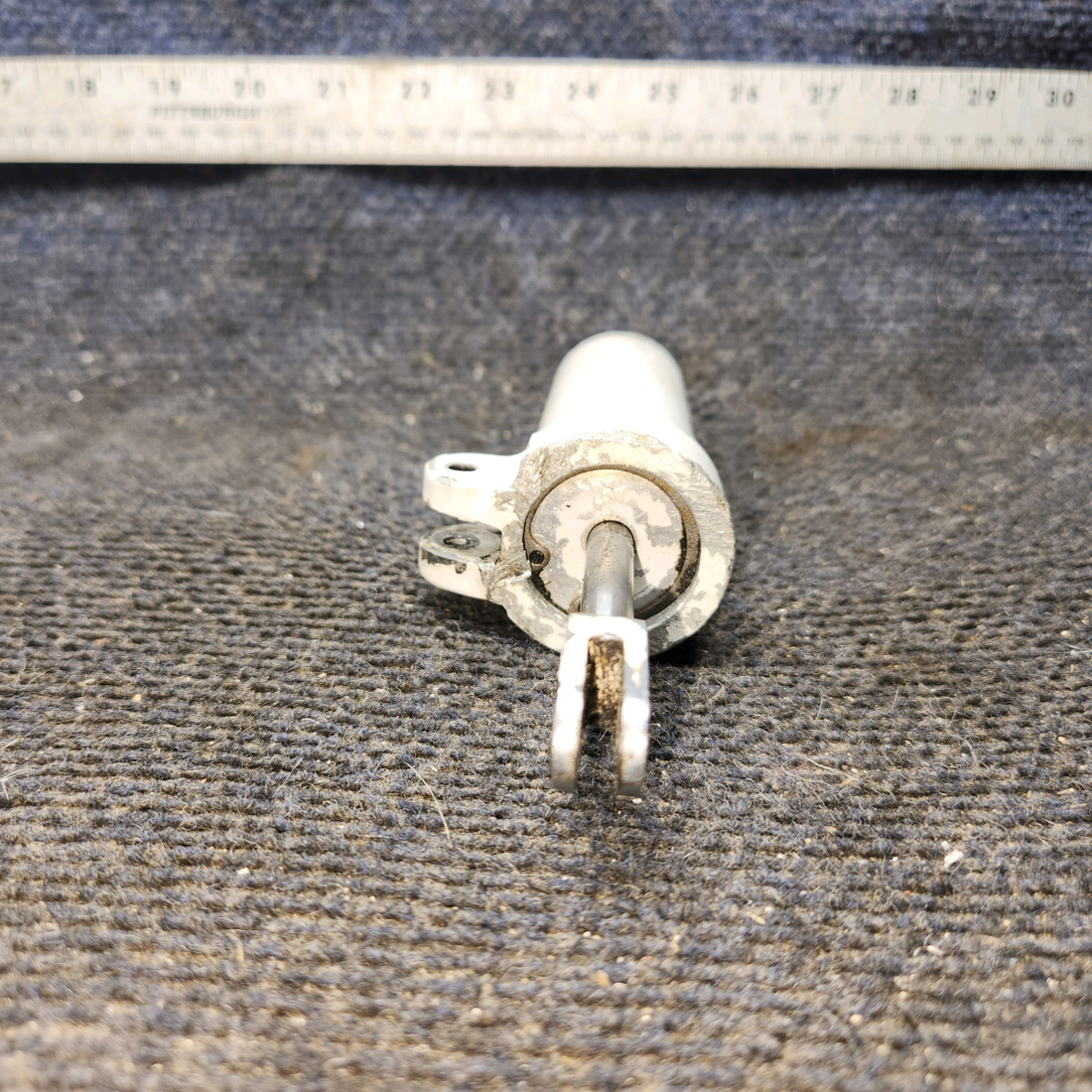 Used aircraft parts for sale, 0442512-1 cessna 172N Shimmy Dampener Assembly