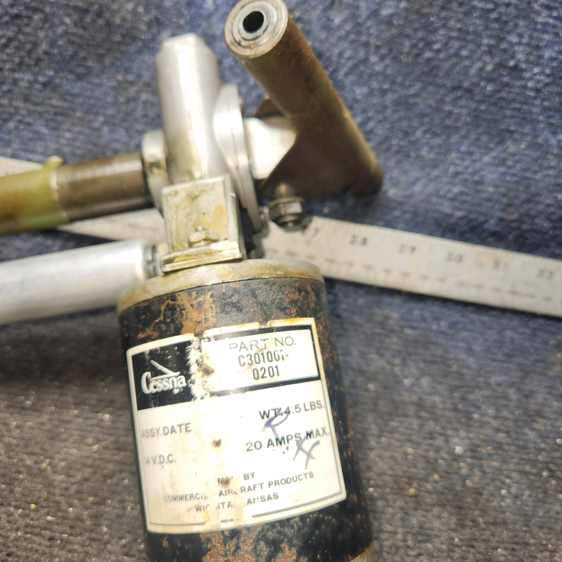 Used aircraft parts for sale, C301C01-0210 cessna 150G Flap Actuator Assembly with Motor – 14V