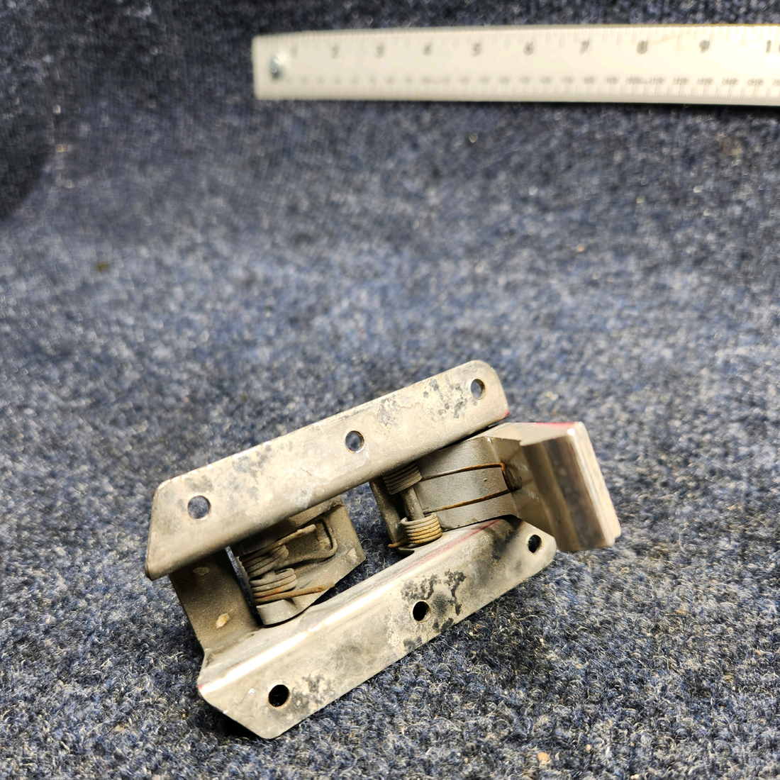 Used aircraft parts for sale, 472-077 Piper PA32RT-300 BAGGAGE DOOR TRIGGER ACTION LATCH