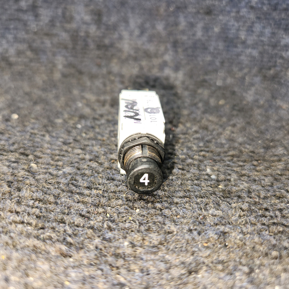 Used aircraft parts for sale, 7277-2-4 klixon 7274-2 PIPER PA-24-250 Circuit Breaker - 4 AMP