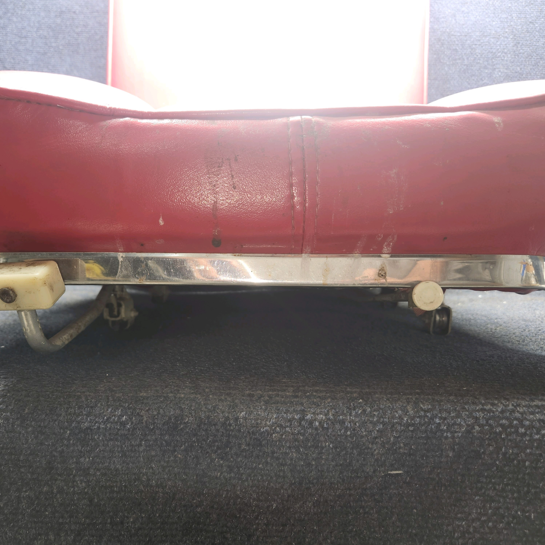 Used aircraft parts for sale, 0400118-66 cessna 150G Seat – RH (Co-Pilot)