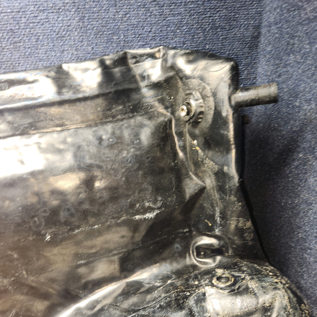 Used aircraft parts for sale, 0726001-18E Eagle Fuel Cells Cessna 182G Fuel Cell Bladder RH