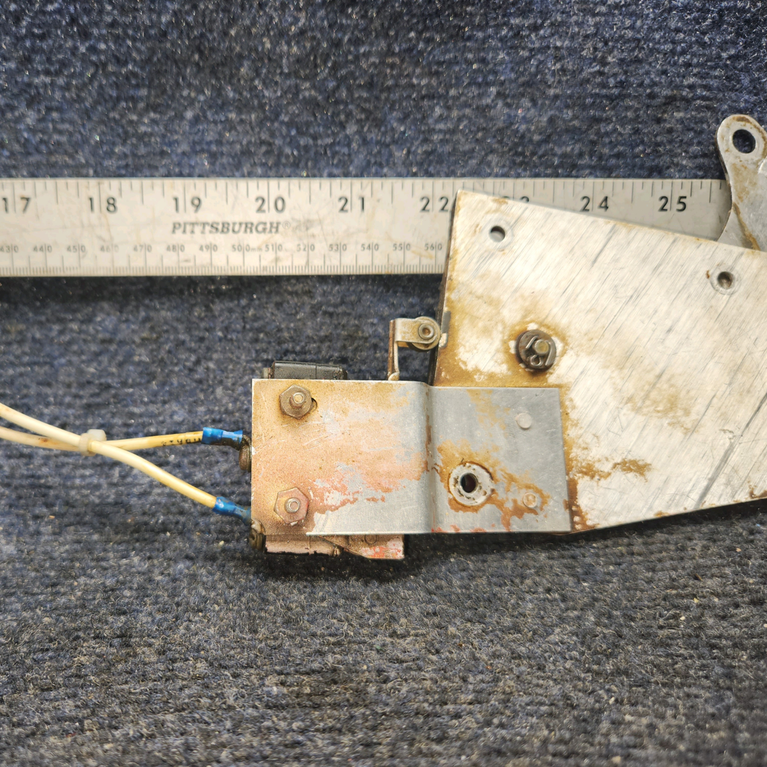 Used aircraft parts for sale, 95-550002-19 BEECHCRAFT 95-55B Iris Heater Control Bellcrank w/ Switch