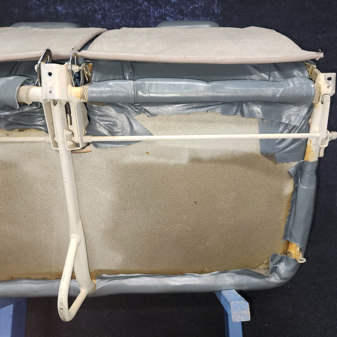 Used aircraft parts for sale, 0700678-7 Cessna 182G Aft Split-Back Seat Assembly