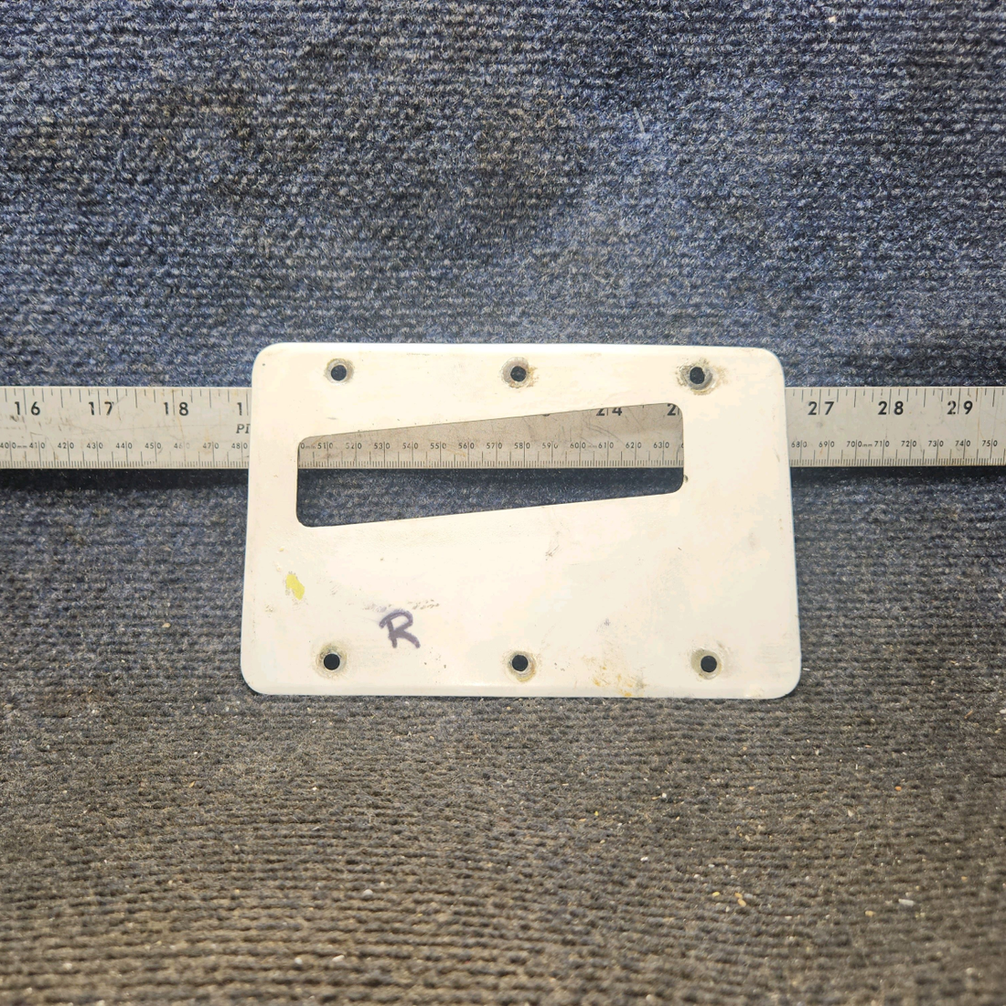 Used aircraft parts for sale, 0441024-2 cessna 150G Landing Gear Fillet Plate – RH