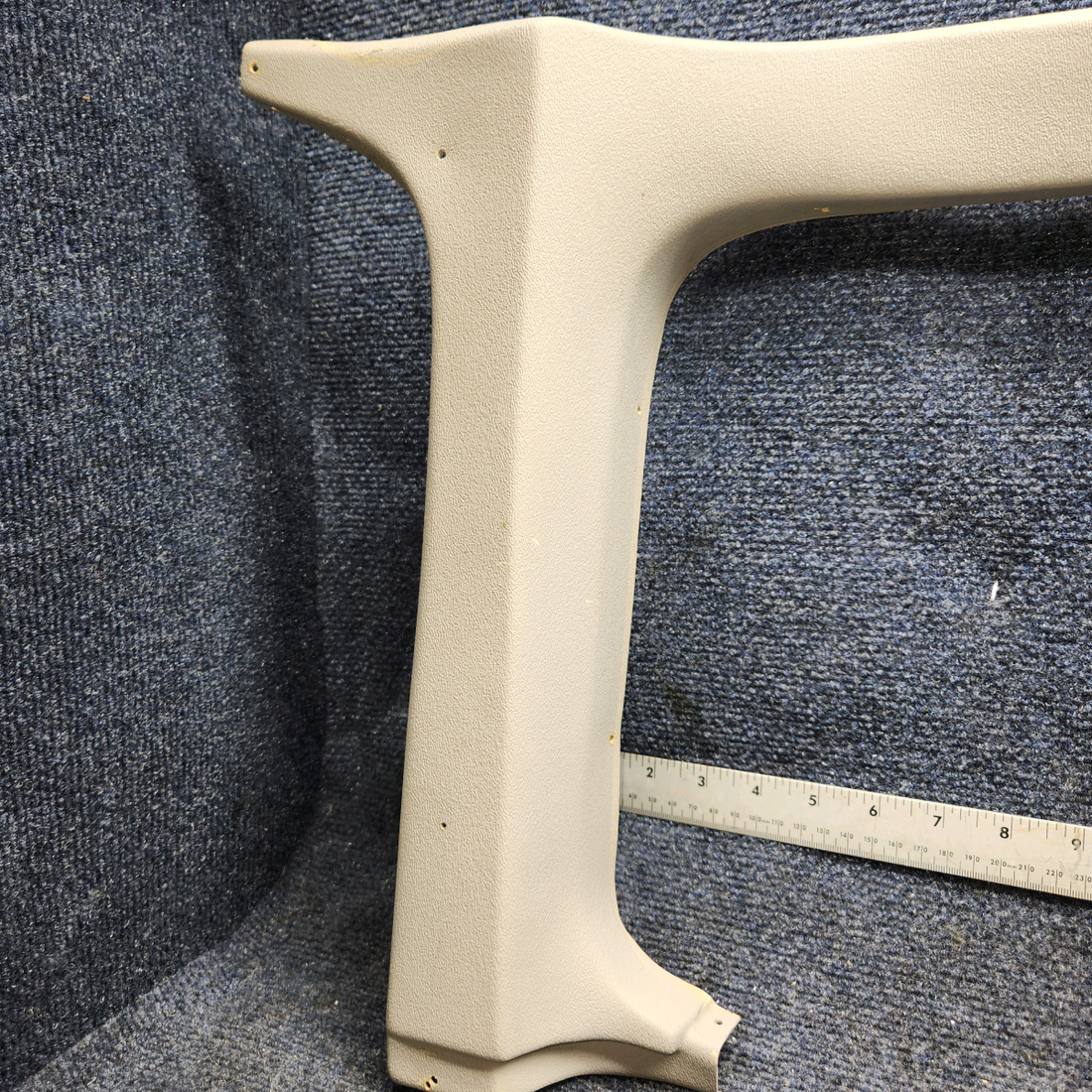 Used aircraft parts for sale, 0515027-10 Cessna 172RG Window Molding – RH