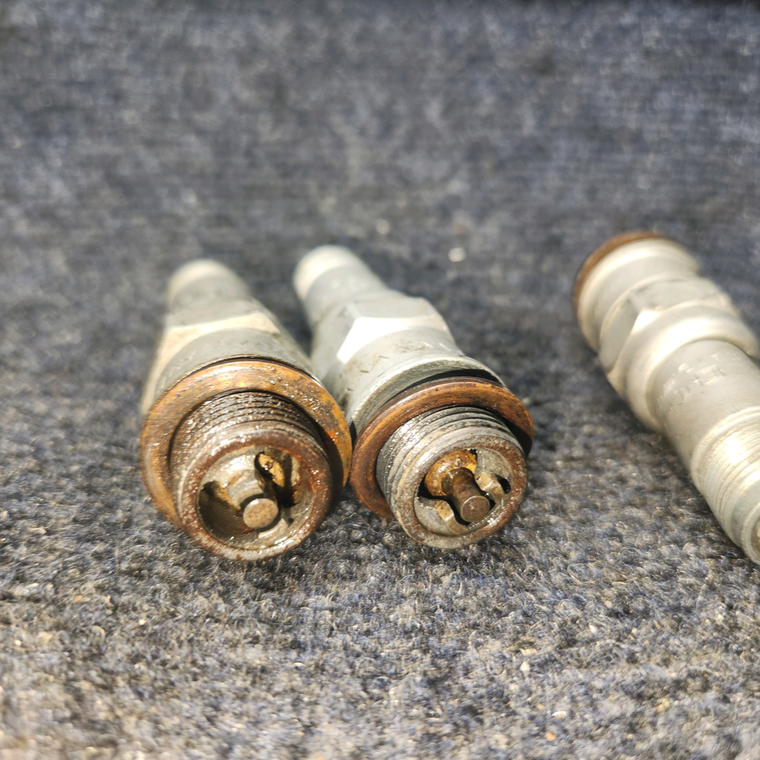 Used aircraft parts for sale, REM40E American Champion Piper PA28-140 Spark Plugs - Set of 8