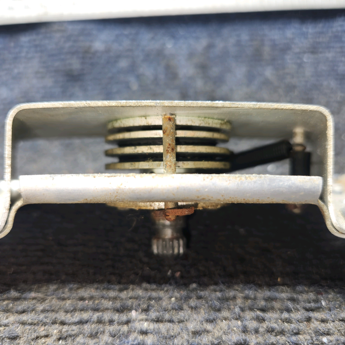 Used aircraft parts for sale, 62757-000, 62759-000, 20908-000, 62844-000 Piper PA-28-140 Trim Crank Assembly