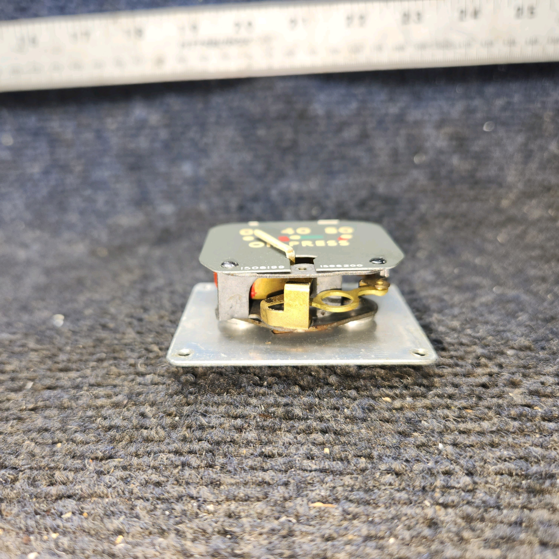 Used aircraft parts for sale, 1508199 Continental Oil Press Indicator