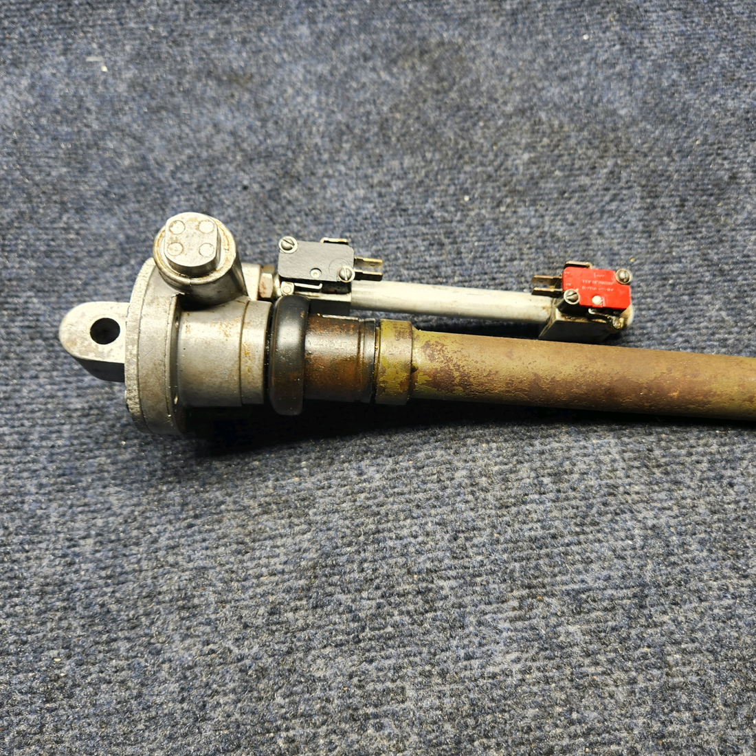 Used aircraft parts for sale, C301002-0312 CESSNA C172RG FLAP ACTUATOR & SWITCH BAR ASSEMBLY (7")