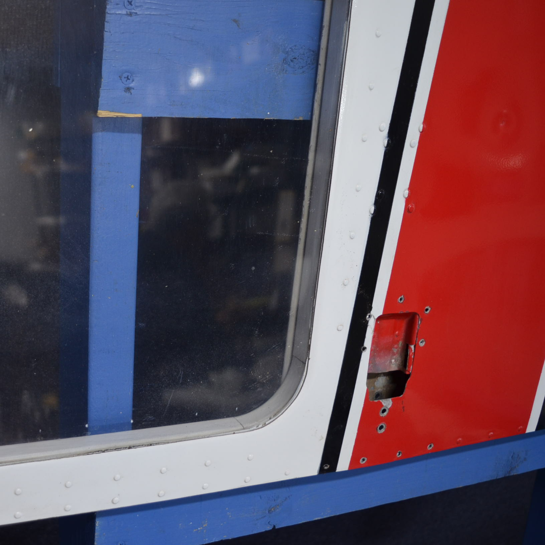 Used aircraft parts for sale, 0511460-2 Cessna C175 STRUCTURE ASSY-CABIN DOOR - RH