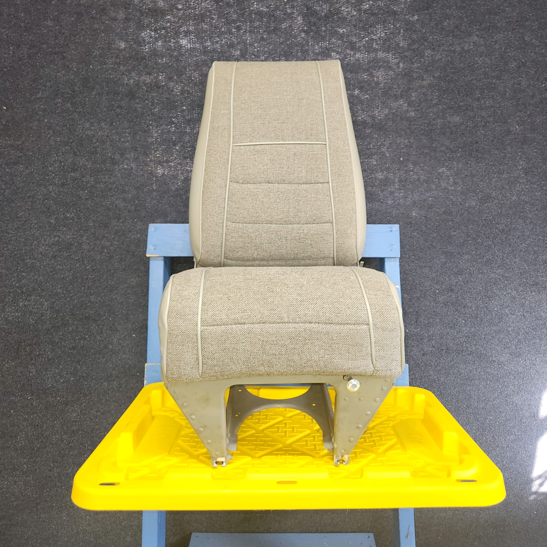 Used aircraft parts for sale, 169-534024-601 , 169-534024-602 , 169-534025-601 Beechcraft A23A Musketeer Custom III PILOT/CO-PILOT/REAR SEAT AND LATERAL IN GOOD CONDITION