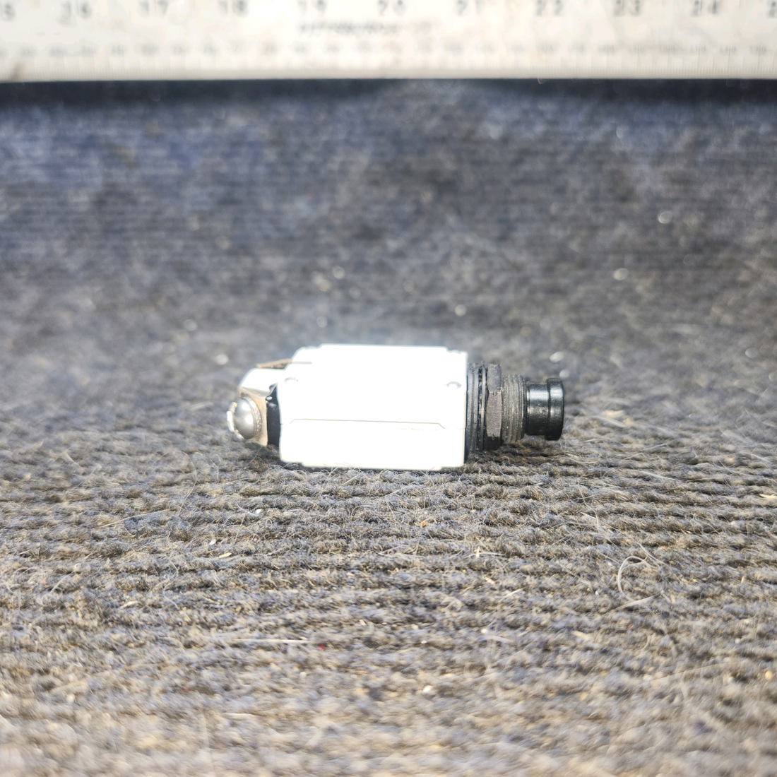 Used aircraft parts for sale, 7277-2-10 Klixon cessna 172k Circuit Breaker – 10 Amp