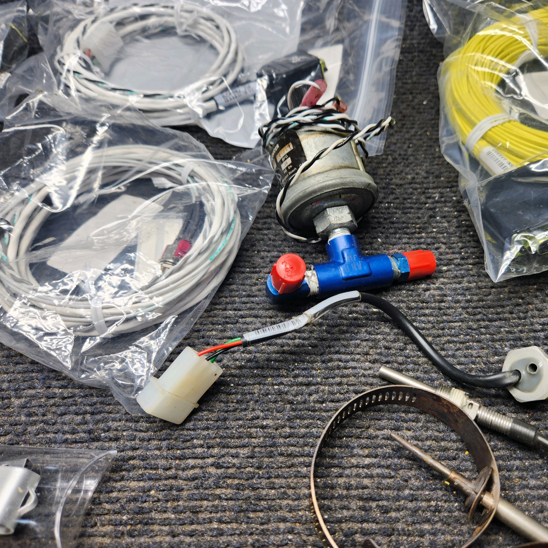 Used aircraft parts for sale, EMD-700/730/800/830 J.P Instruments EMD-830 Beechcraft A24R Engine Data Monitor System with Probes SIX CYL (14-28V)