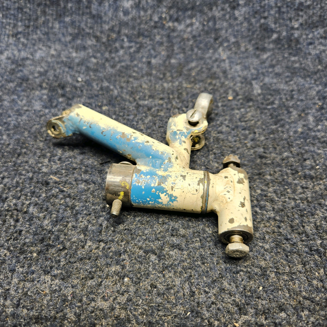Used aircraft parts for sale, 720012-501 Mooney  [part_model] Texas Several NOSE GEAR STEERING HORN ASSEMBLY