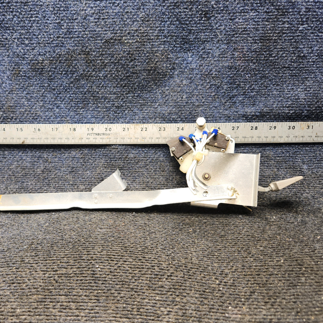 Used aircraft parts for sale, 0560025-6 cessna 172N Flap Indicator