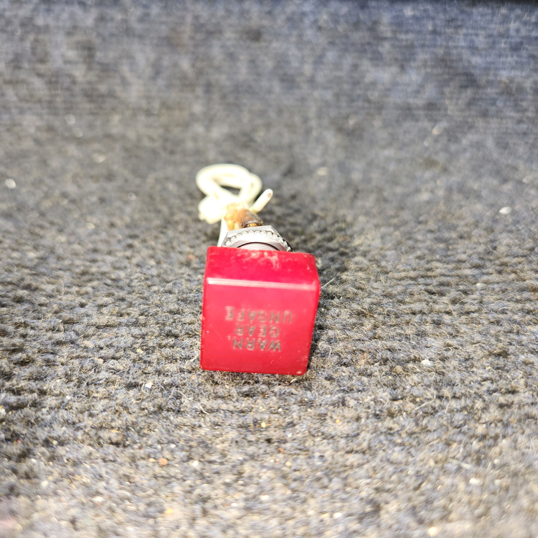 Used aircraft parts for sale, 67422-011 Piper PA32RT-300 Unsafe Gear Light Indicator