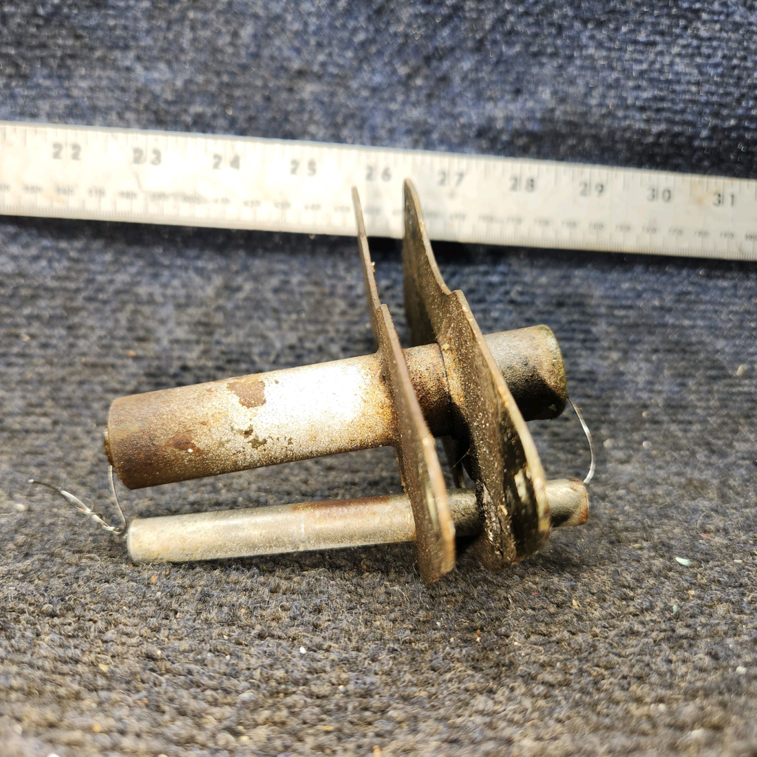 Used aircraft parts for sale, 0523223-1 Cessna 172E Aileron Bellcrank RH