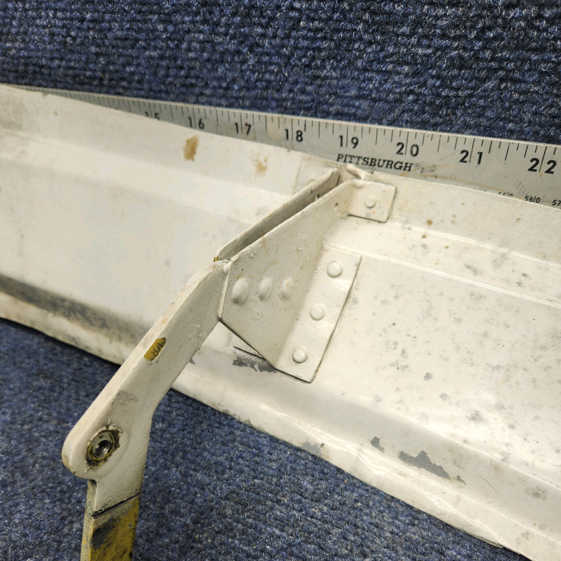 Used aircraft parts for sale, 2413083-2 CESSNA C172RG NOSE GEAR DOOR ASSEMBLY RH