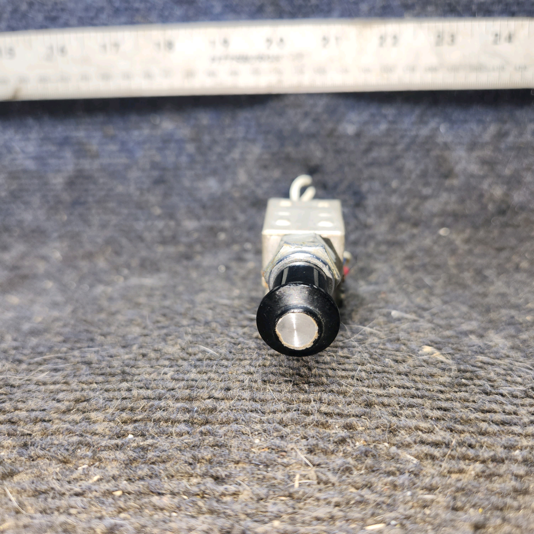 Used aircraft parts for sale, 0713026-4 cessna 172k Navigation Switch Knob Assembly