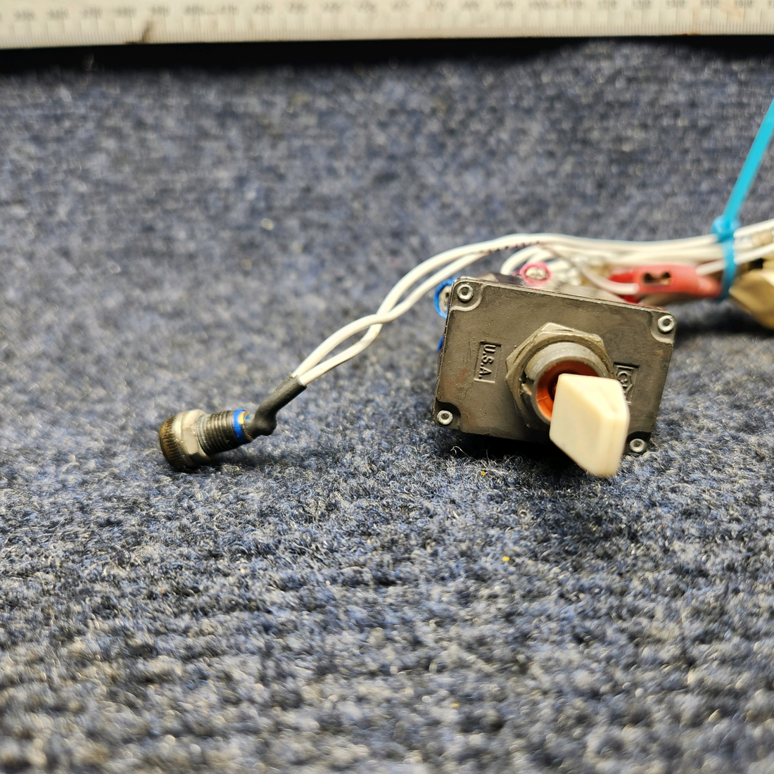 Used aircraft parts for sale, 8906K3149 MOONEY M20J FLAP SWITCH W/ LIGHT