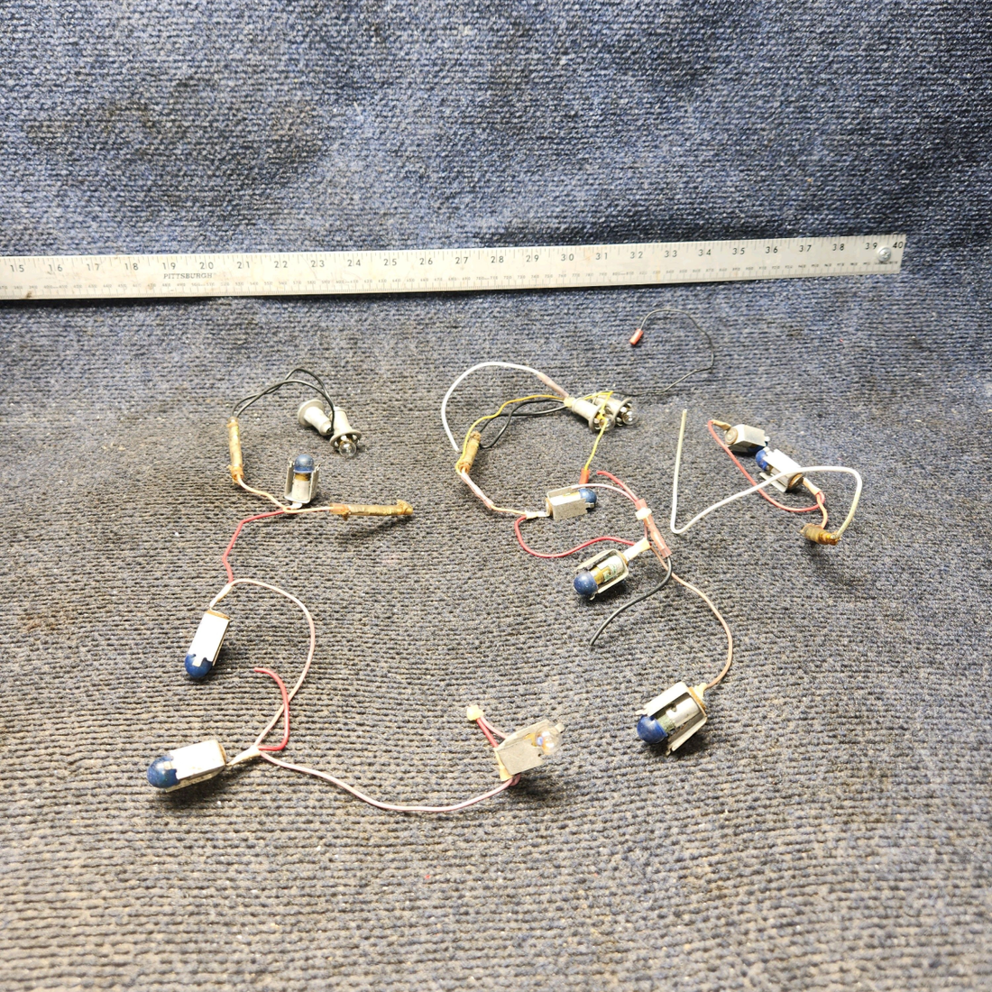 Used aircraft parts for sale, 565-516 Piper PA32RT-300 Panel Light Holder Set