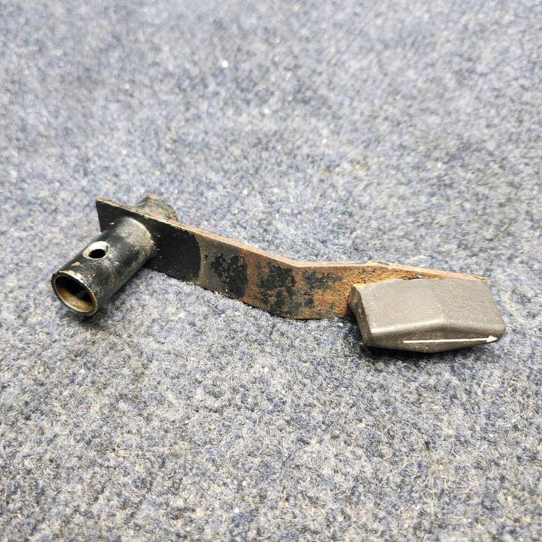 Used aircraft parts for sale, 69088-005 Piper PA32RT-300 FUEL SELECTOR CONTROL LEVER