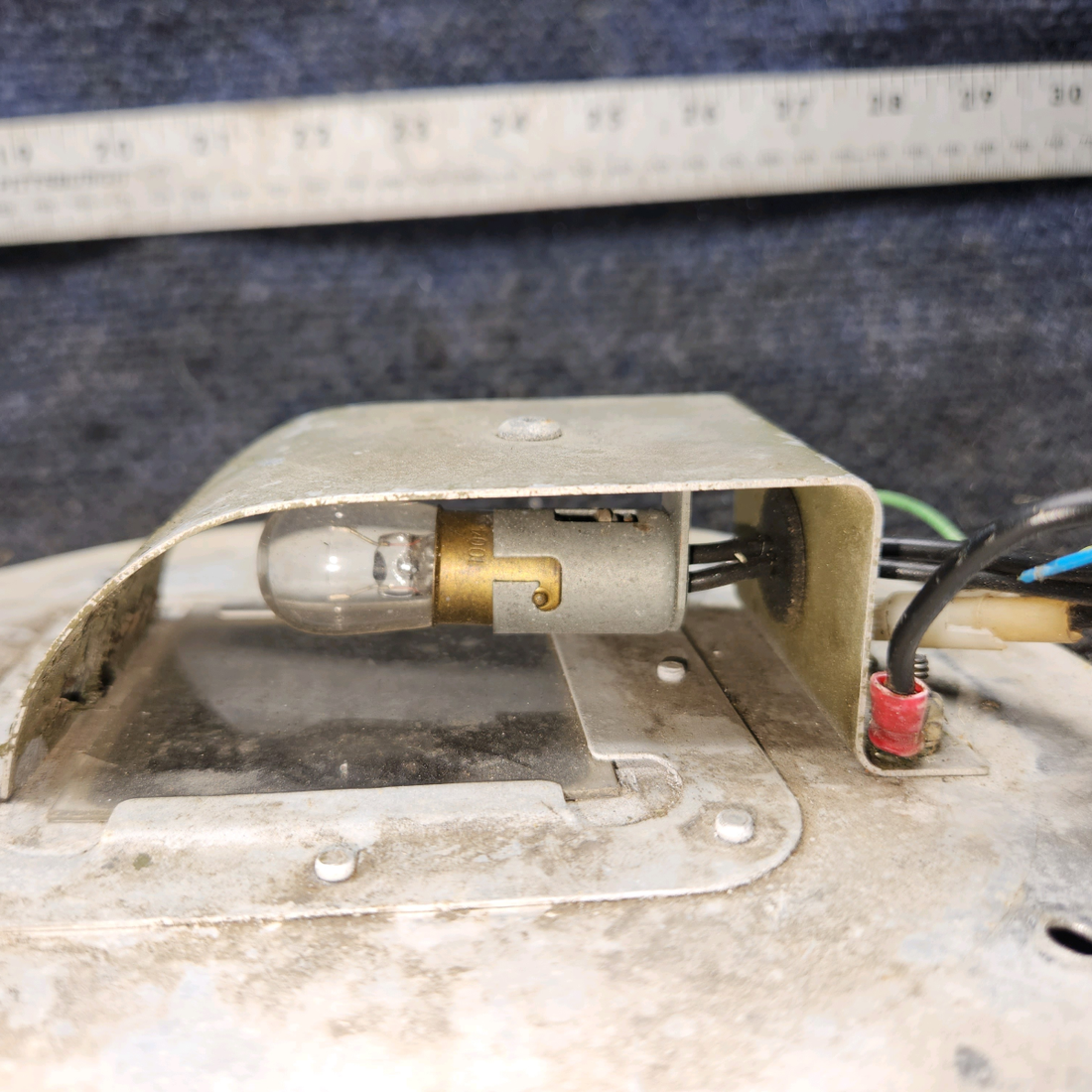Used aircraft parts for sale, 0521101-2 cessna 172N Courtesy Light Plate Assembly