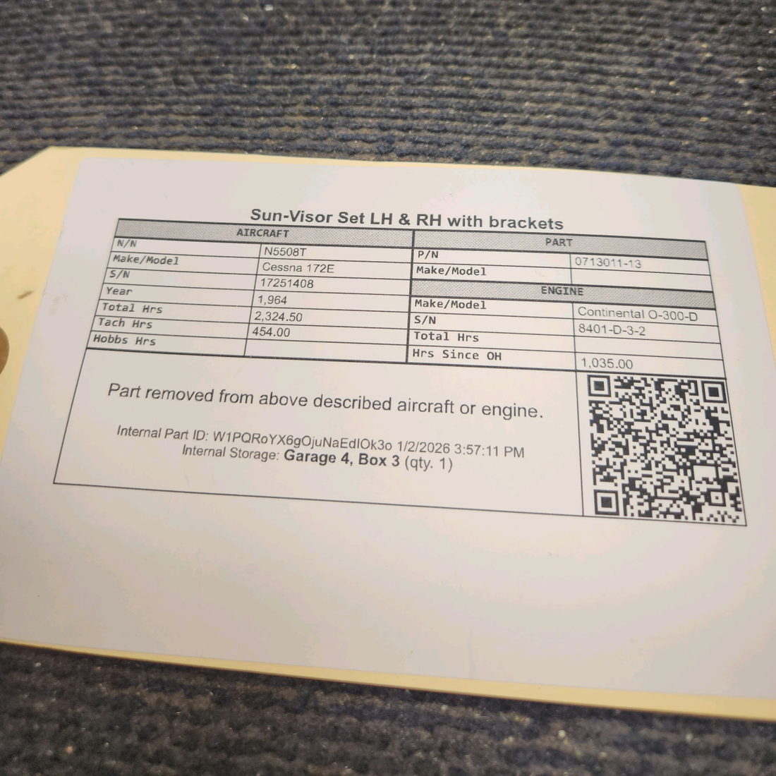 Used aircraft parts for sale, 0700122-1, 0700122-1 Cessna 172E Sun-Visor Set LH & RH with brackets