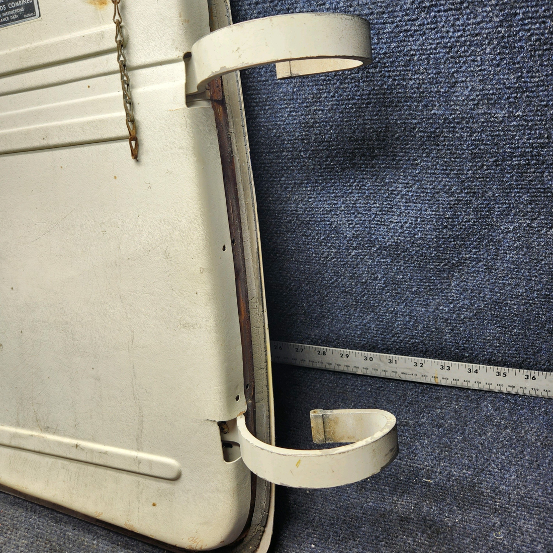 Used aircraft parts for sale, 0717037-6 CESSNA C172RG BAGGAGE DOOR STRUCTURE