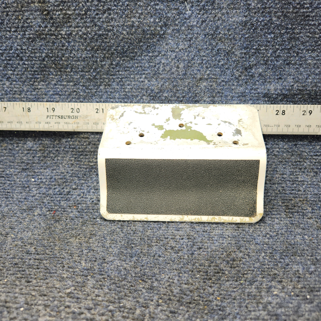 Used aircraft parts for sale, 0413399-2 Cessna C-150J Fuselage Step Mount – R.H
