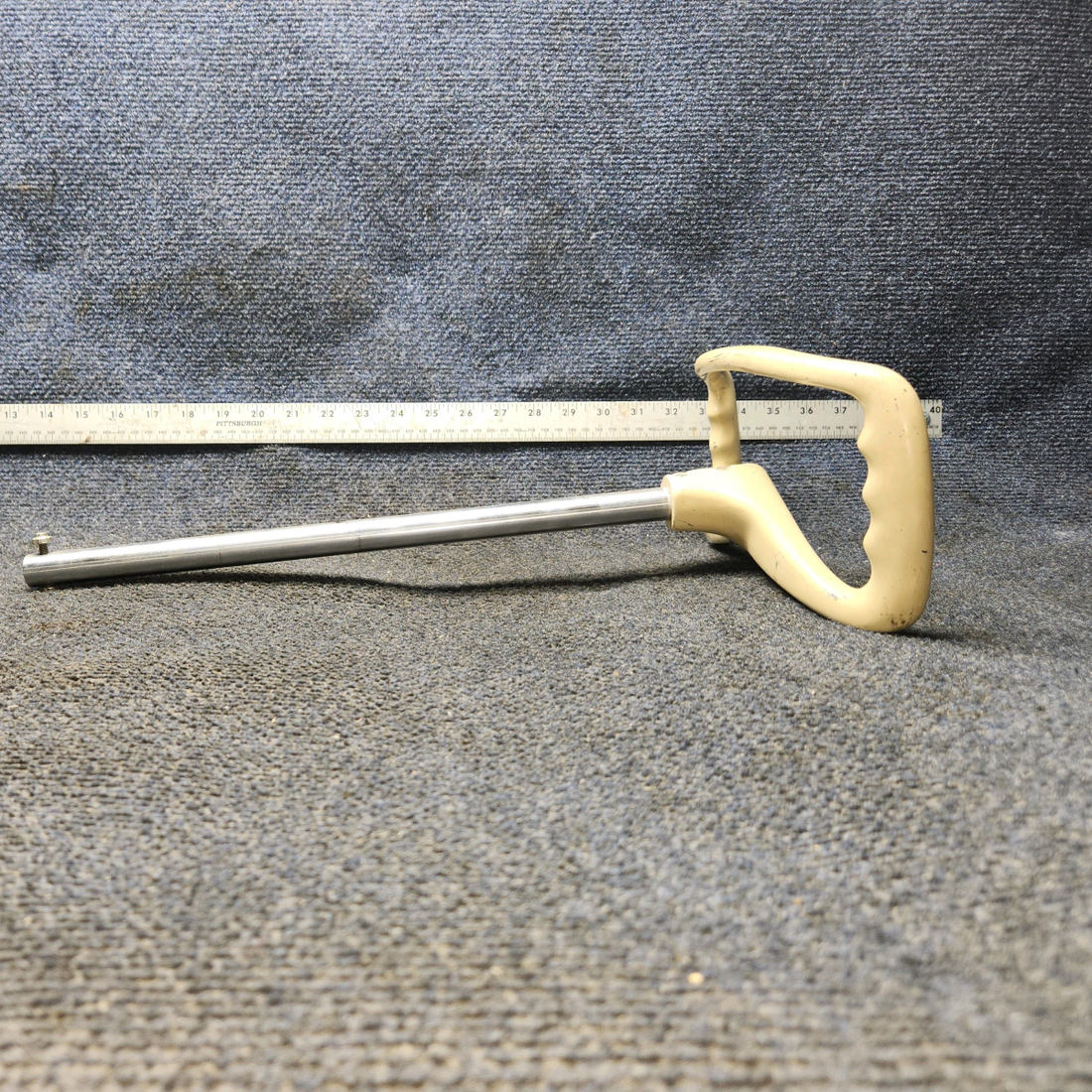 Used aircraft parts for sale, 0513136-1 Cessna C175 Control Wheel Assy W/ Shaft Diameter 0.64"