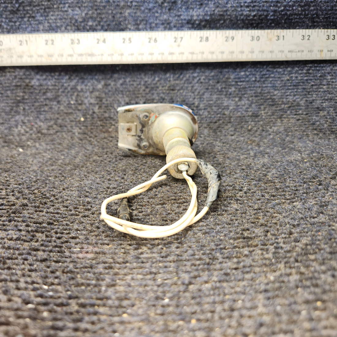 Used aircraft parts for sale, 30-0009-23 Cessna 172F Wing Nav Light Base