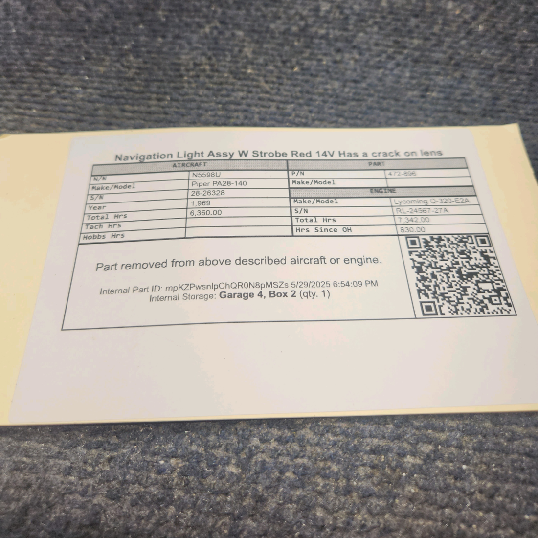 Used aircraft parts for sale, 472-896 Piper PA28-140 Navigation Light Assy W/ Strobe Red 14V. - Has a crack on lens