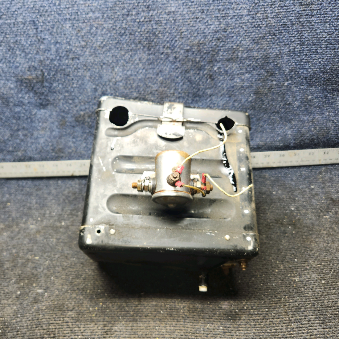 Used aircraft parts for sale, 0413402-2, 0413402-6 cessna 150G Battery Box with Lid