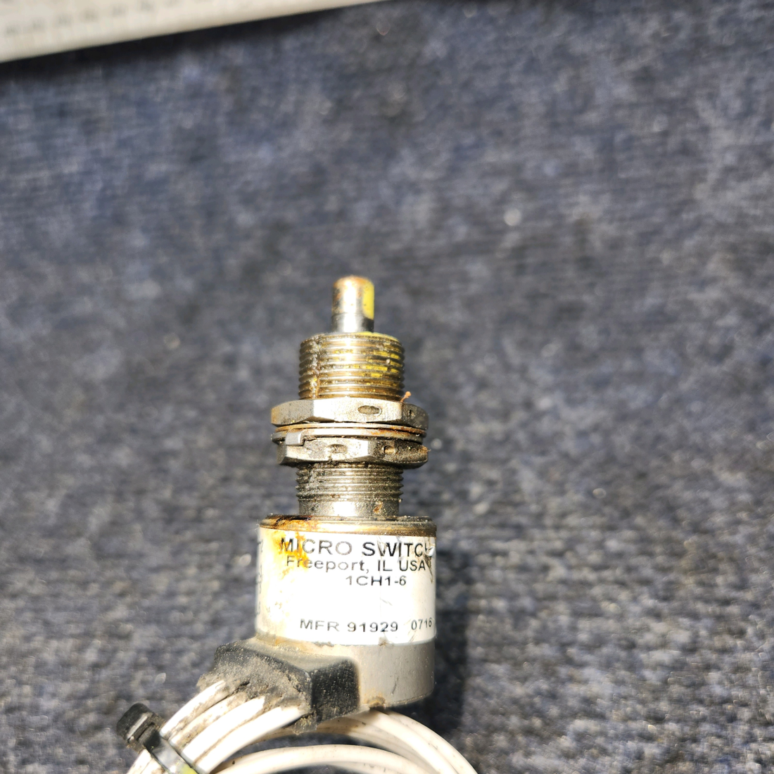 Used aircraft parts for sale, 1CH1-6 Beechcraft A24R Micro Switch Gear Limit Switch