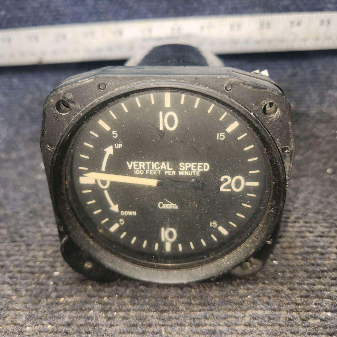 Used aircraft parts for sale, 22-993-02-1A Garwin cessna 150G Rate of Climb Indicator