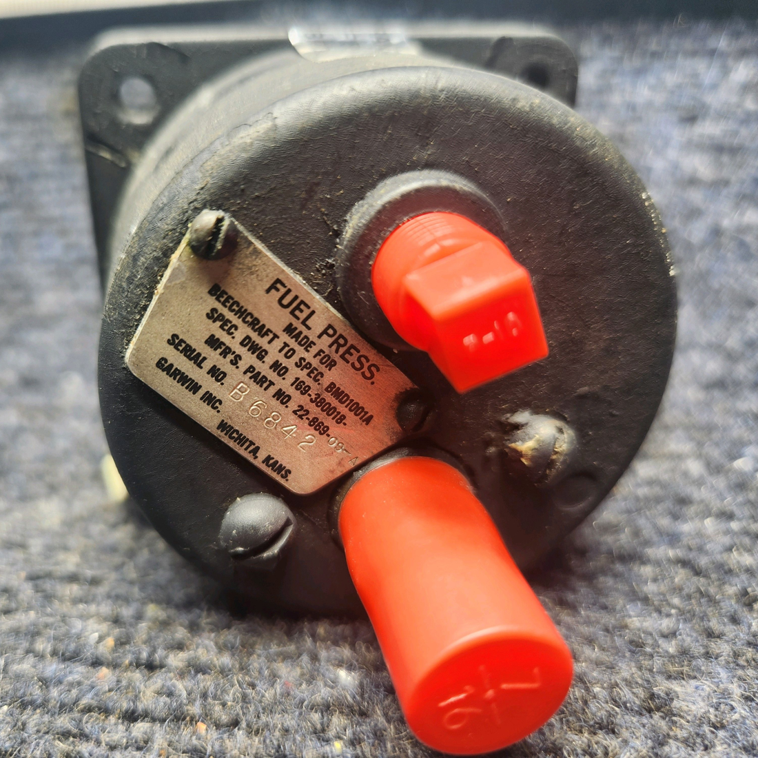Used aircraft parts for sale, 169-380018-1 Beechcraft A23A Musketeer Custom III FUEL PRESSURE INDICATOR