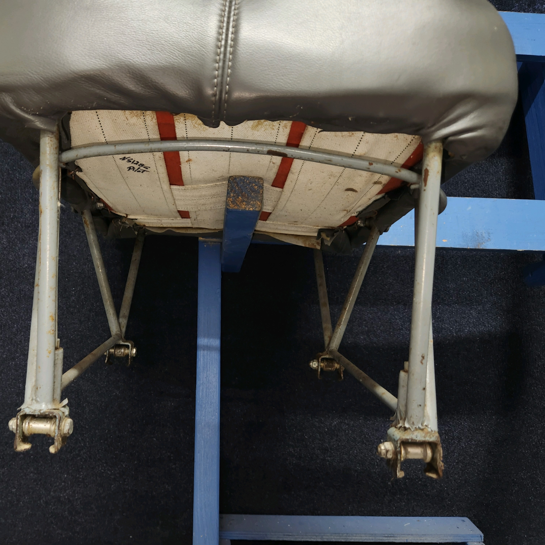 Used aircraft parts for sale, 68061-002, 63443-000, 68067-000 Piper PA-28-140 Front Seat Assembly