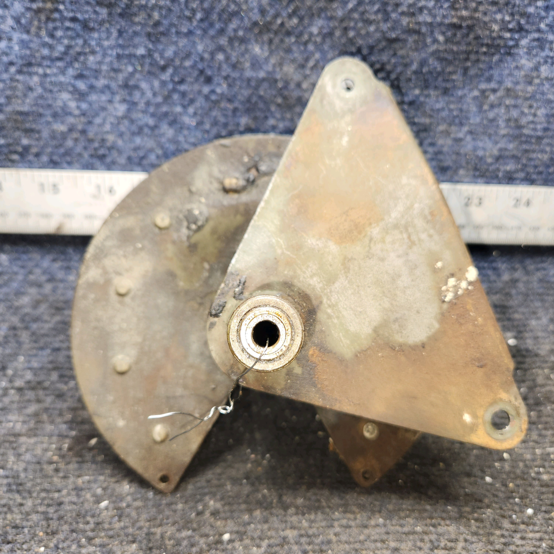Used aircraft parts for sale, 0760612-1 cessna 150G Flap Drive Pulley Assembly – RH