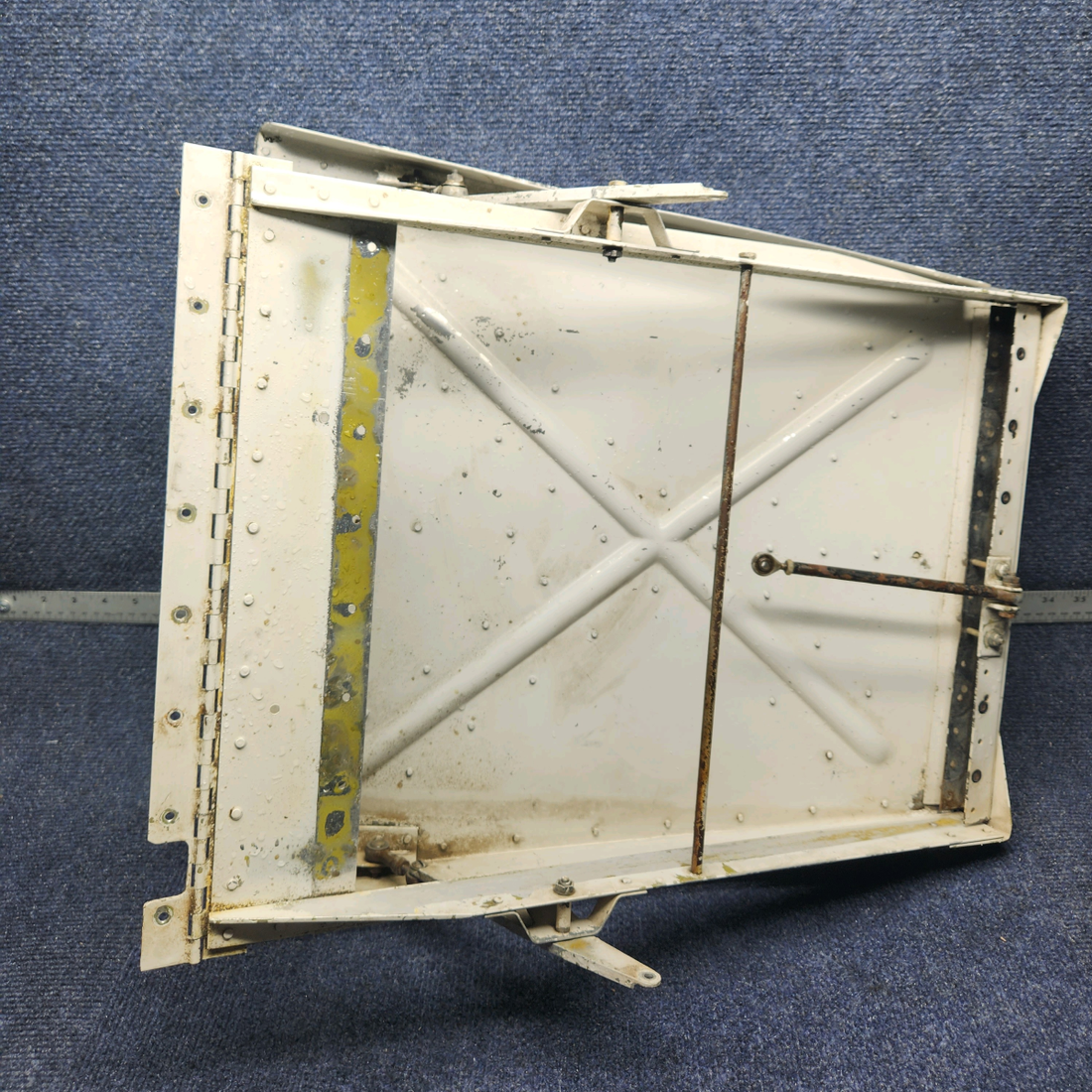 Used aircraft parts for sale, 99271-000 Piper PA32RT-300 AC LOUVER DOOR ASSEMBLY