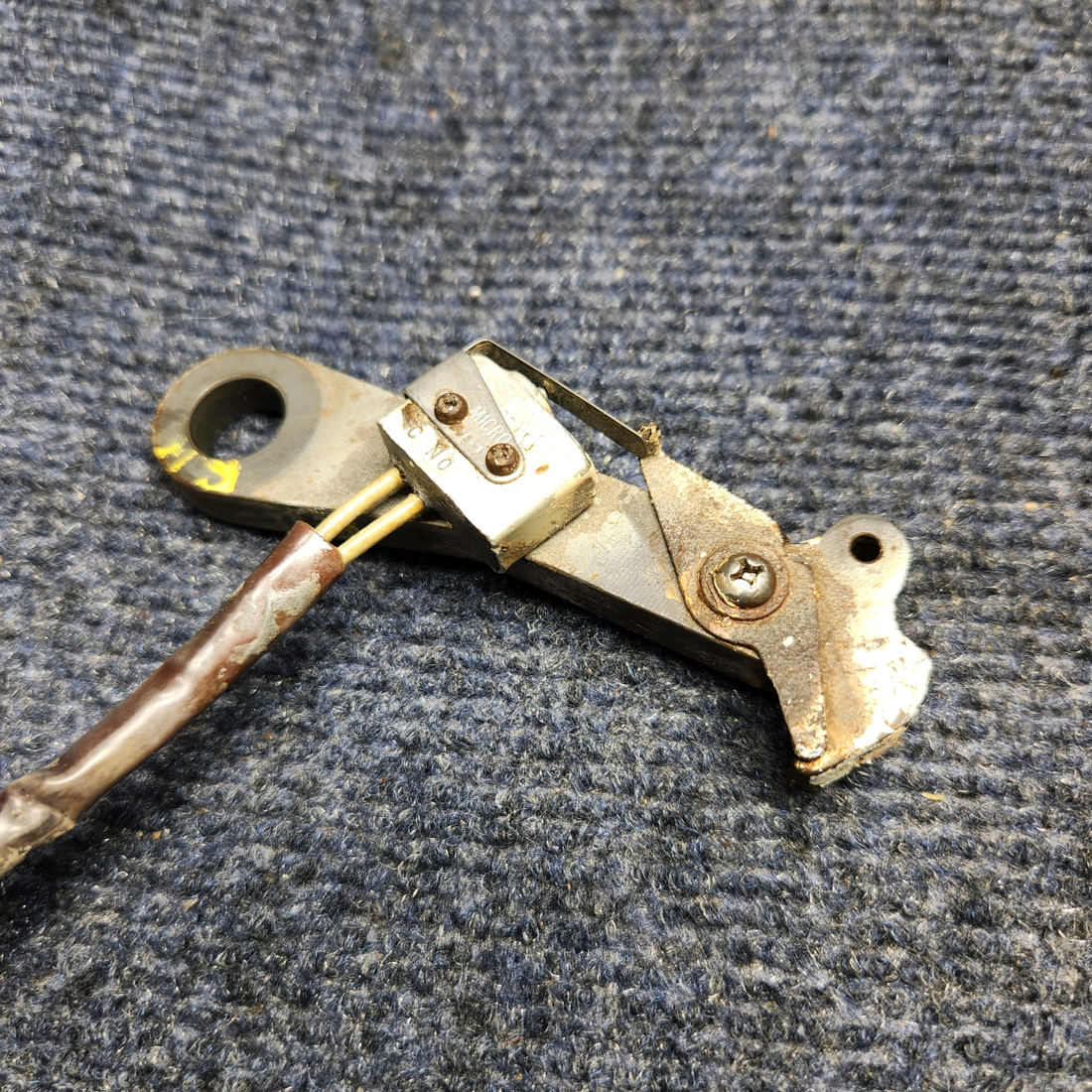 Used aircraft parts for sale, 2241106-3 & S2088-1 Cessna CESSNA C172RG DOWNLOCK HOOK ASSEMBLY W SWITCH